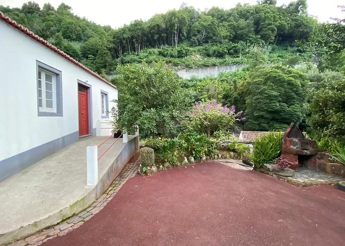 Ribeira Do Guilherme - Watermill House Botanic Garden