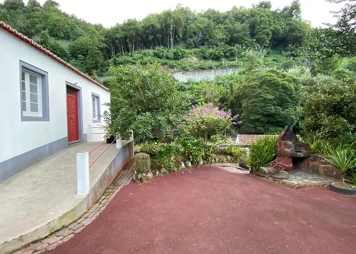 Ribeira Do Guilherme - Watermill House Botanic Garden